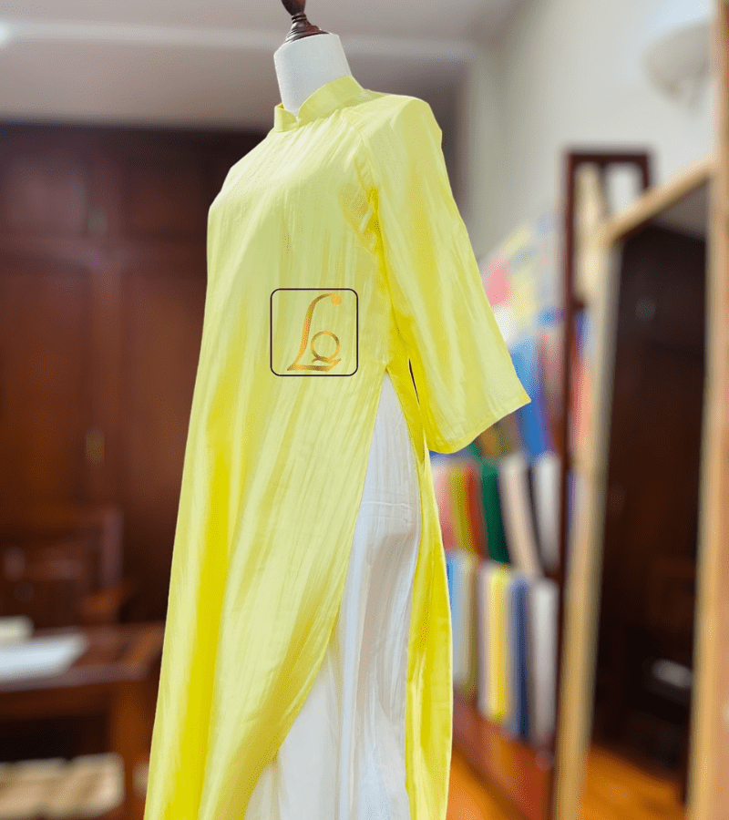 Áo dài lụa tơ tằm màu vàng