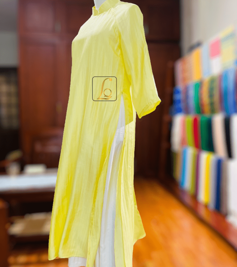 Áo dài lụa tơ tằm màu vàng