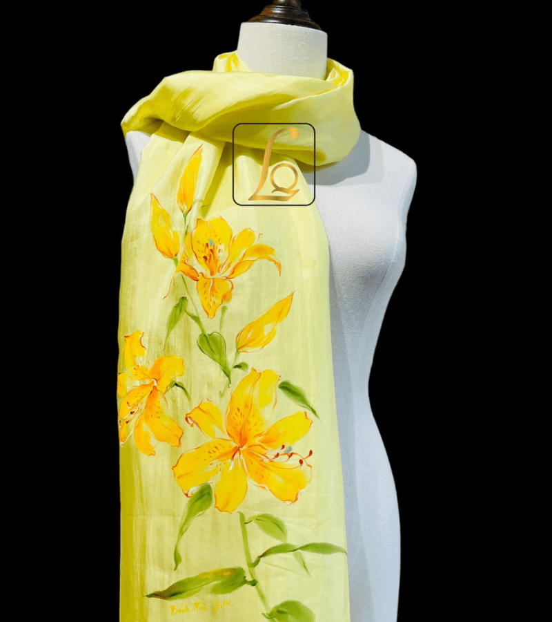 Khăn lụa tơ tằm vẽ tay hoa Ly màu vàng