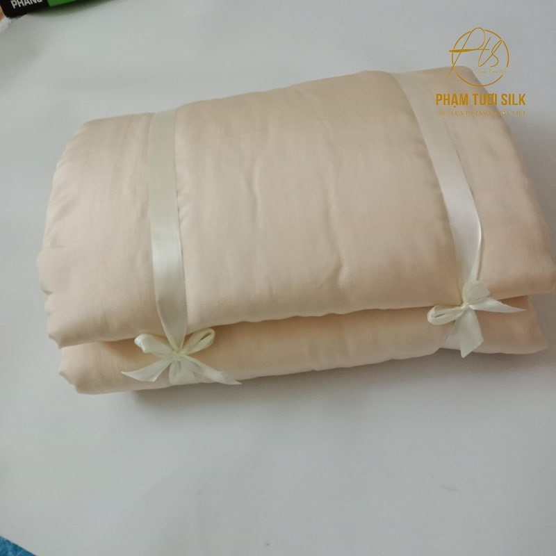 Silk blanket for adults