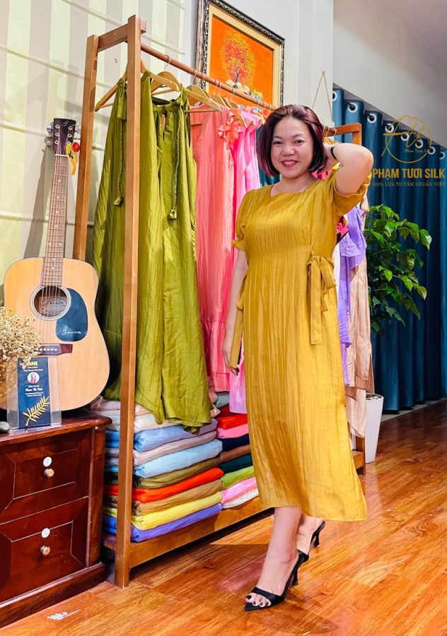 Váy lụa tơ tằm cao cấp màu vàng đồng 