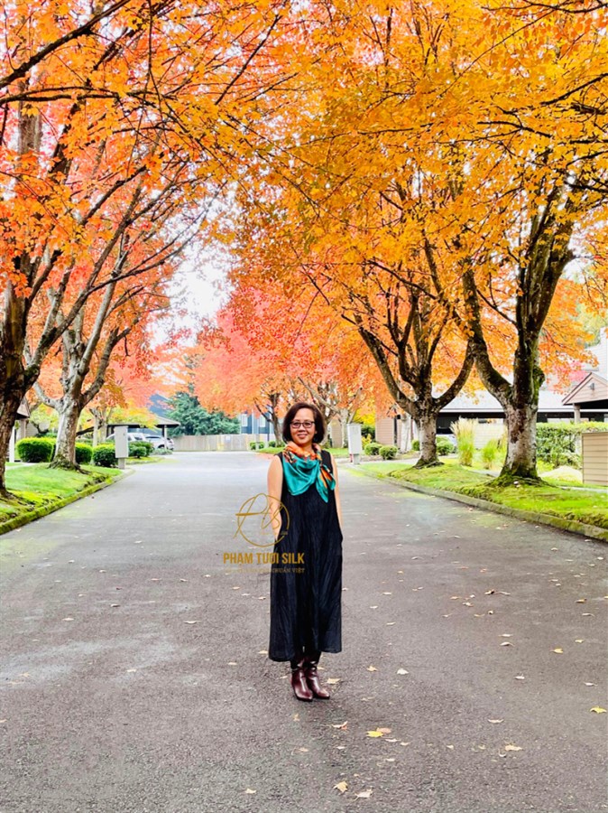 Váy lụa tơ tằm cao cấp 3 lỗ màu đen