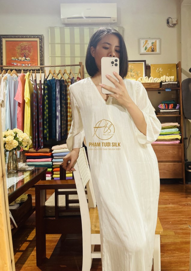 Váy lụa tơ tằm cao cấp màu trắng đuôi tôm