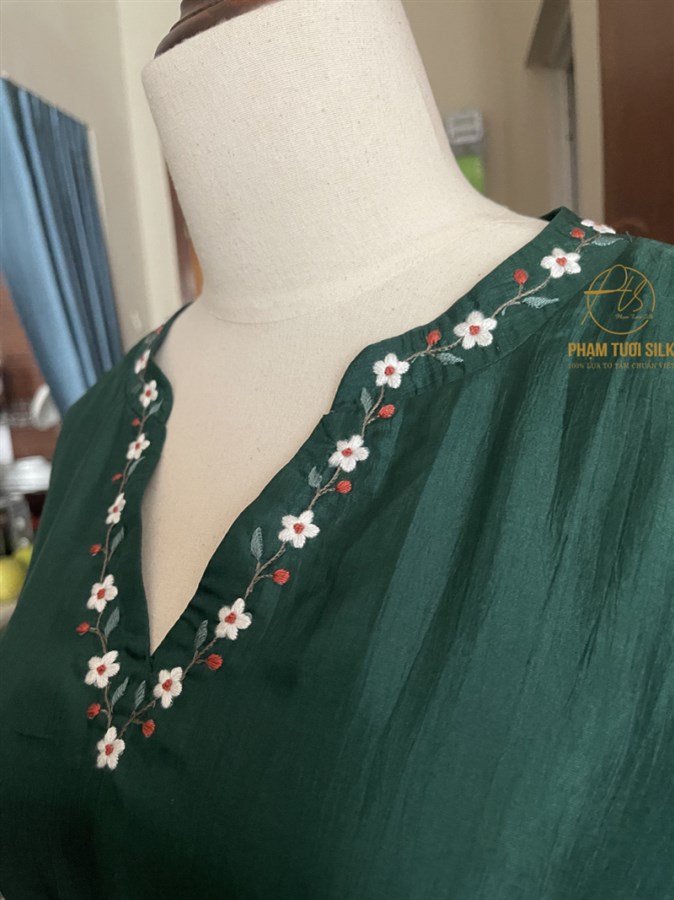 Váy lụa tơ tằm thêu tay màu xanh cổ vịt