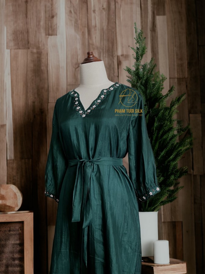 Váy lụa tơ tằm thêu tay màu xanh cổ vịt