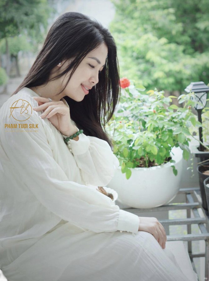 Váy lụa tơ tằm cao cấp màu trắng