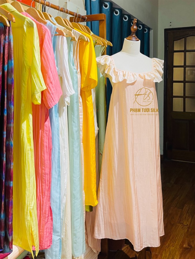 Váy ngủ lụa tơ tằm màu màu be hồng