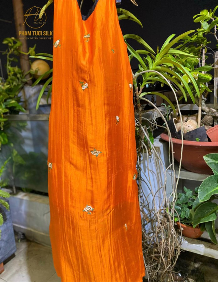 Váy lụa tơ tằm thêu tay màu cam