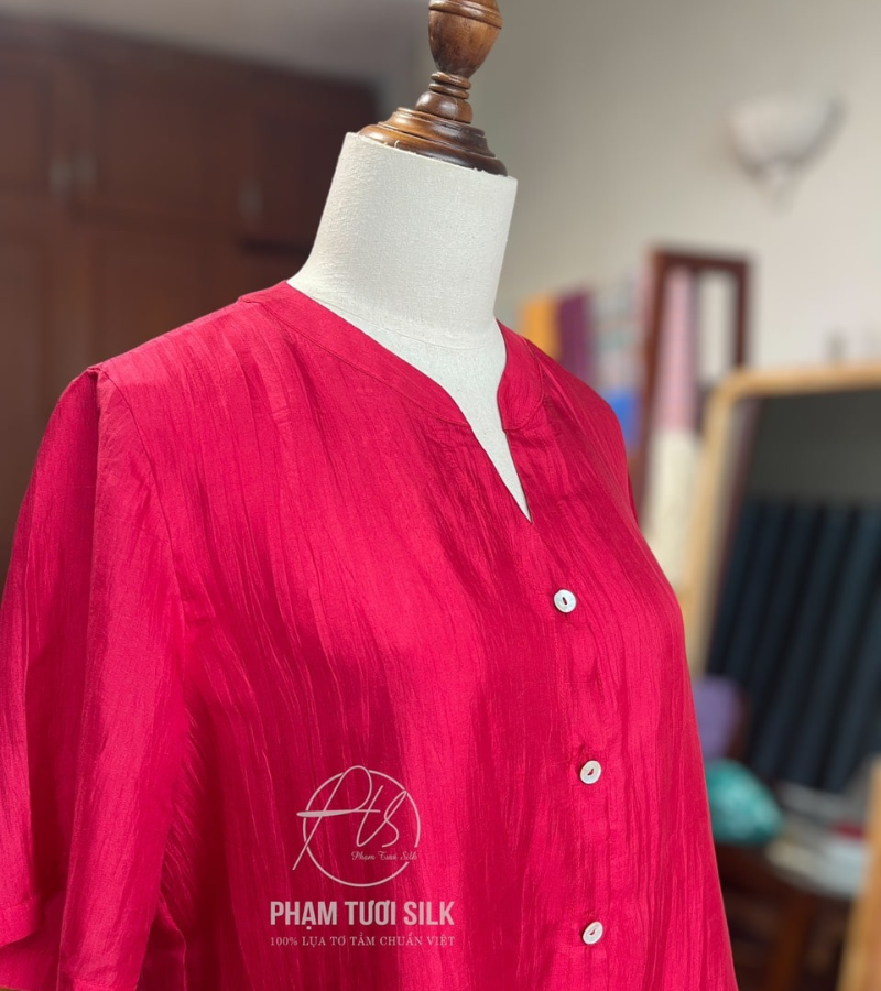 Áo lụa màu đỏ