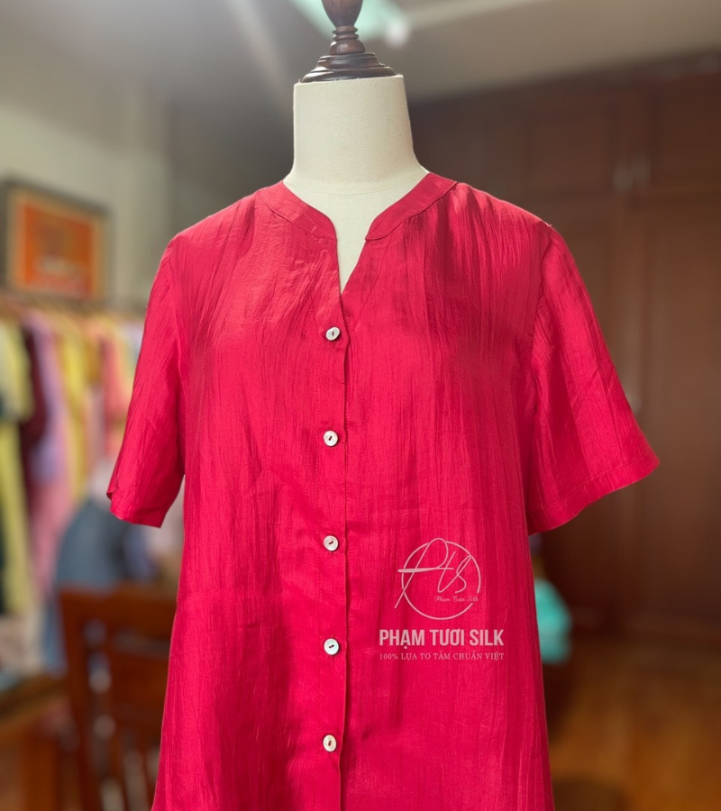 Áo lụa màu đỏ