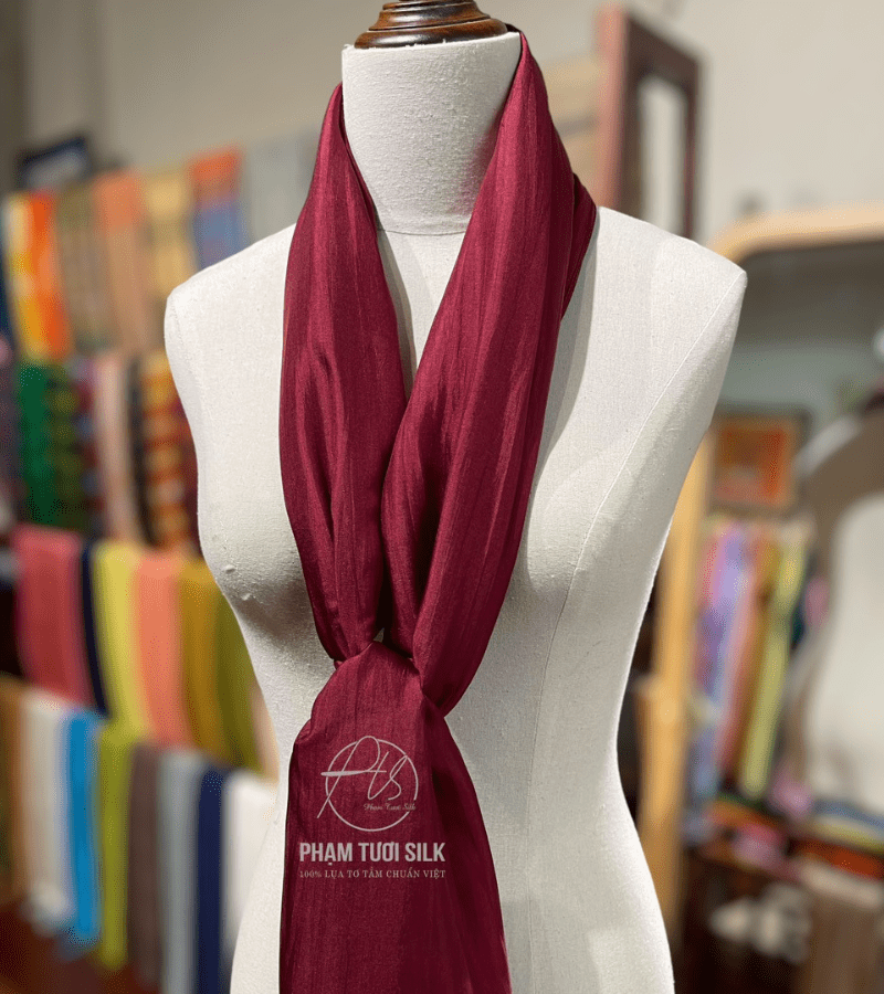 Khăn lụa tơ tằm trơn màu đỏ rượu