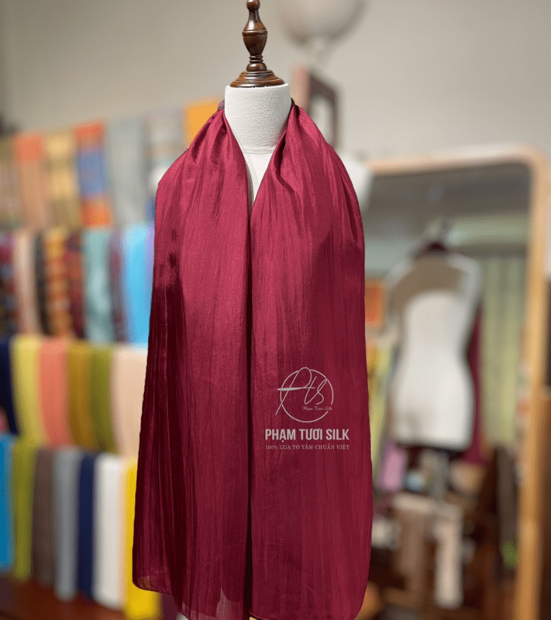 Khăn lụa tơ tằm trơn màu đỏ rượu
