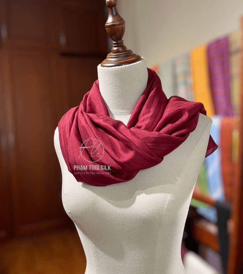 Khăn lụa tơ tằm trơn màu đỏ rượu