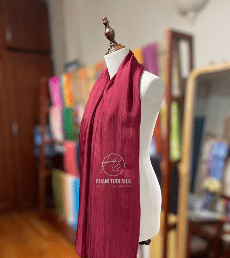Khăn lụa tơ tằm trơn màu đỏ rượu