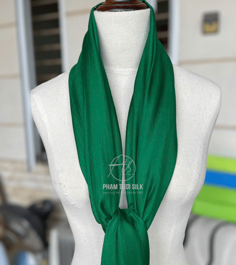 Khăn lụa tơ tằm trơn màu xanh lá cây đậm