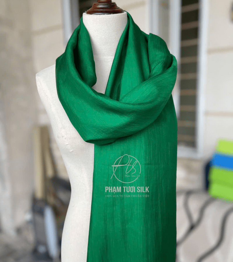 Khăn lụa tơ tằm trơn màu xanh lá cây đậm