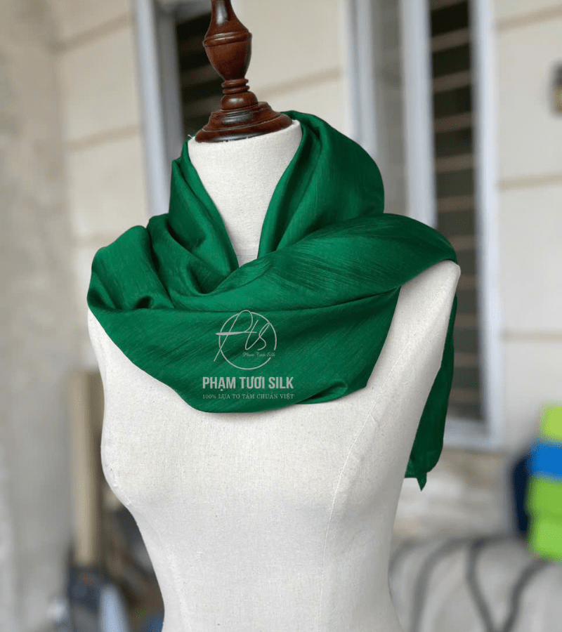Khăn lụa tơ tằm trơn màu xanh lá cây đậm