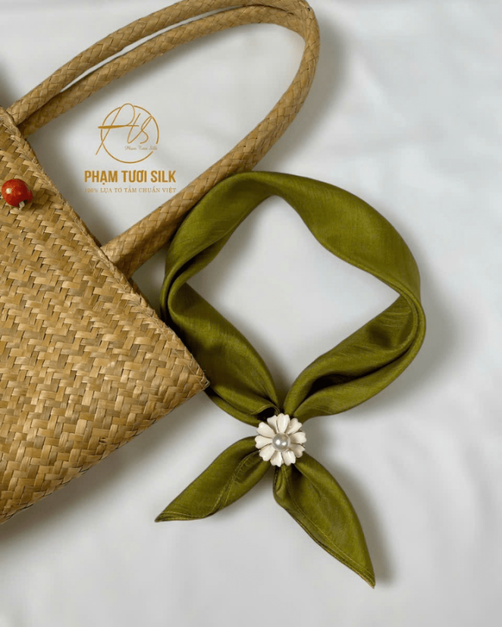 Khăn Lụa Tơ Tằm Vuông Màu Xanh Oliu (50x50cm)