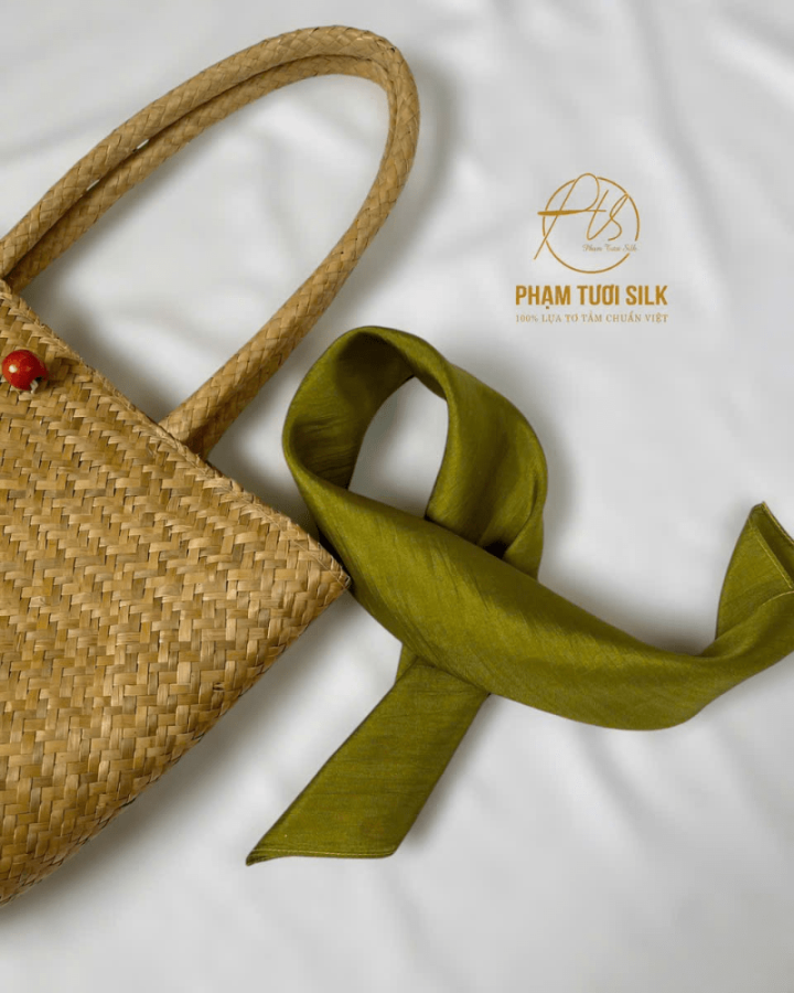 Khăn Lụa Tơ Tằm Vuông Màu Xanh Oliu (50x50cm)