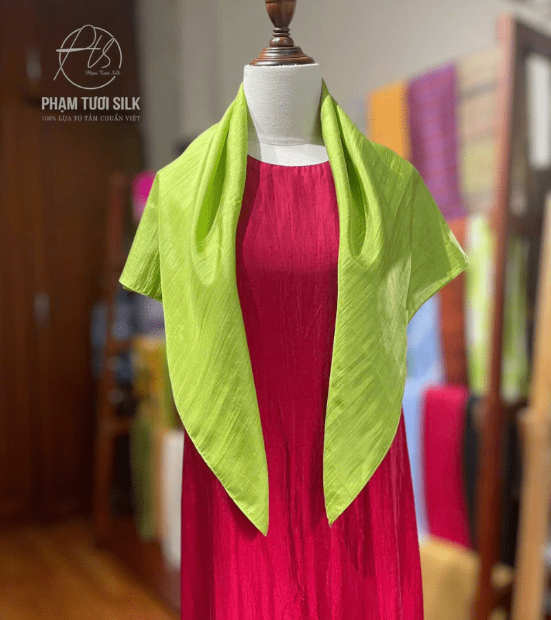 Khăn Lụa Tơ Tằm Vuông Màu Xanh Lá (90x90cm)