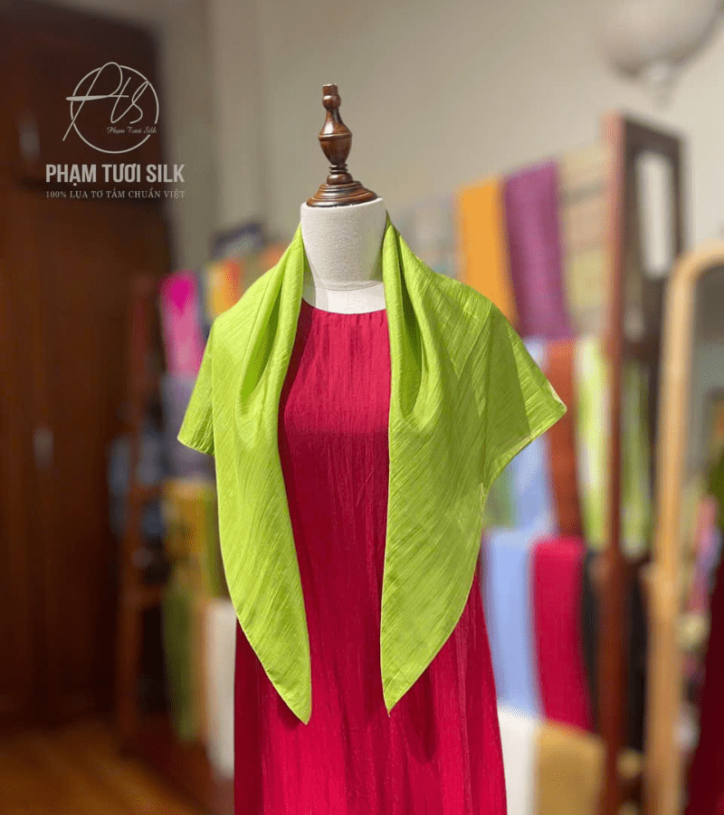 Khăn Lụa Tơ Tằm Vuông Màu Xanh Lá (90x90cm)