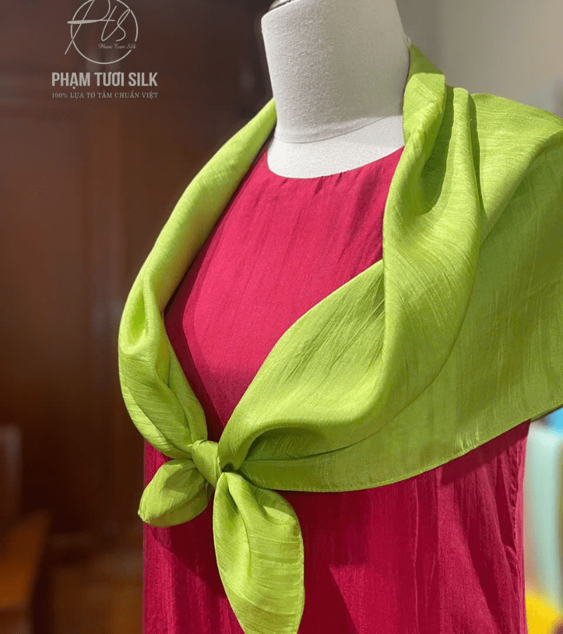 Khăn Lụa Tơ Tằm Vuông Màu Xanh Lá (90x90cm)