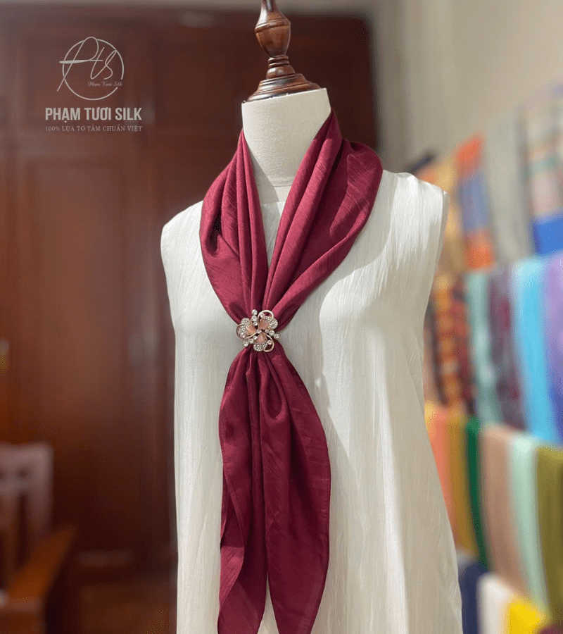 Khăn Lụa Tơ Tằm Vuông Màu Đỏ (85x85cm)