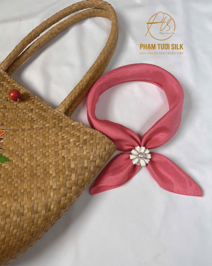 Khăn Lụa Tơ Tằm Vuông Màu Hồng  (50x50cm)