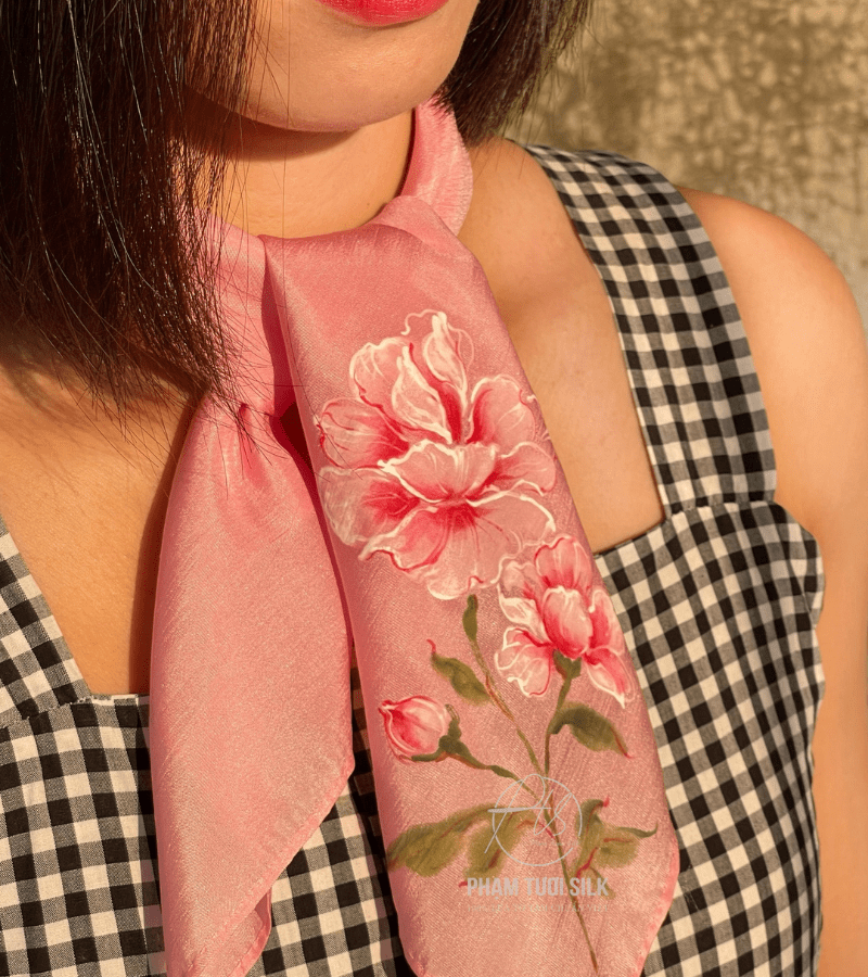 khăn lụa tơ tằm vuông vẽ tay (50x50cm)