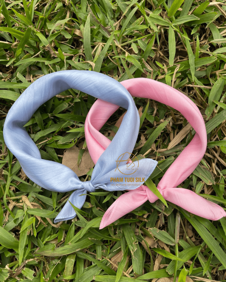 Khăn Lụa Tơ Tằm Vuông Màu Xanh Lam (50x50cm)