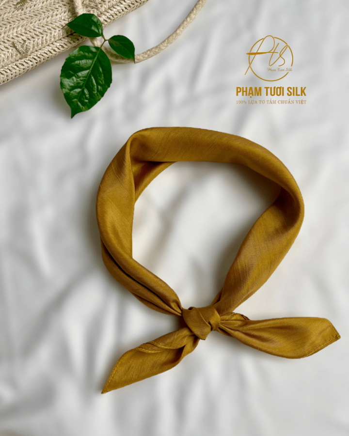 Khăn Lụa Tơ Tằm Vuông Màu Vàng Đồng (50x50cm)