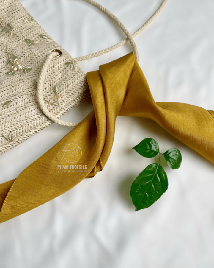 Khăn Lụa Tơ Tằm Vuông Màu Vàng Đồng (50x50cm)