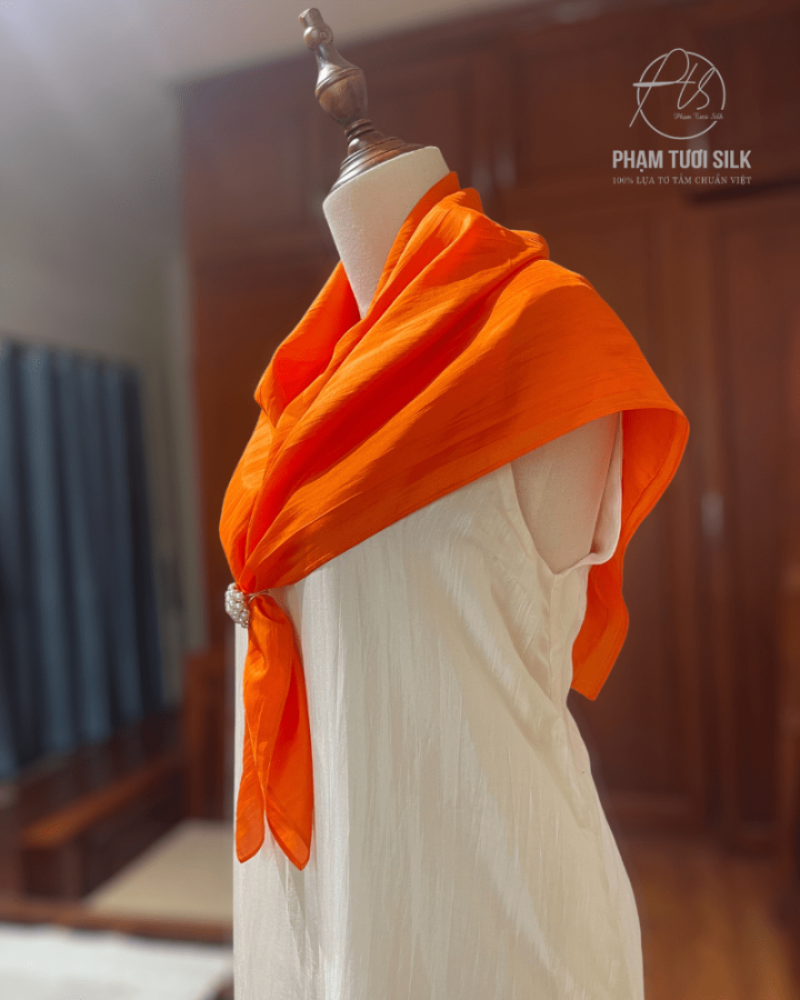 Khăn Lụa Tơ Tằm Vuông Màu Cam (85x85cm)