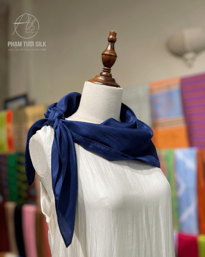 Khăn Lụa Tơ Tằm Vuông Màu Xanh Tím Than (85x85cm)