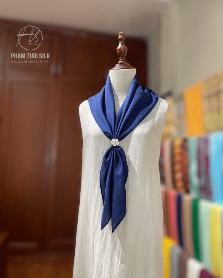 Khăn Lụa Tơ Tằm Vuông Màu Xanh Tím Than (85x85cm)