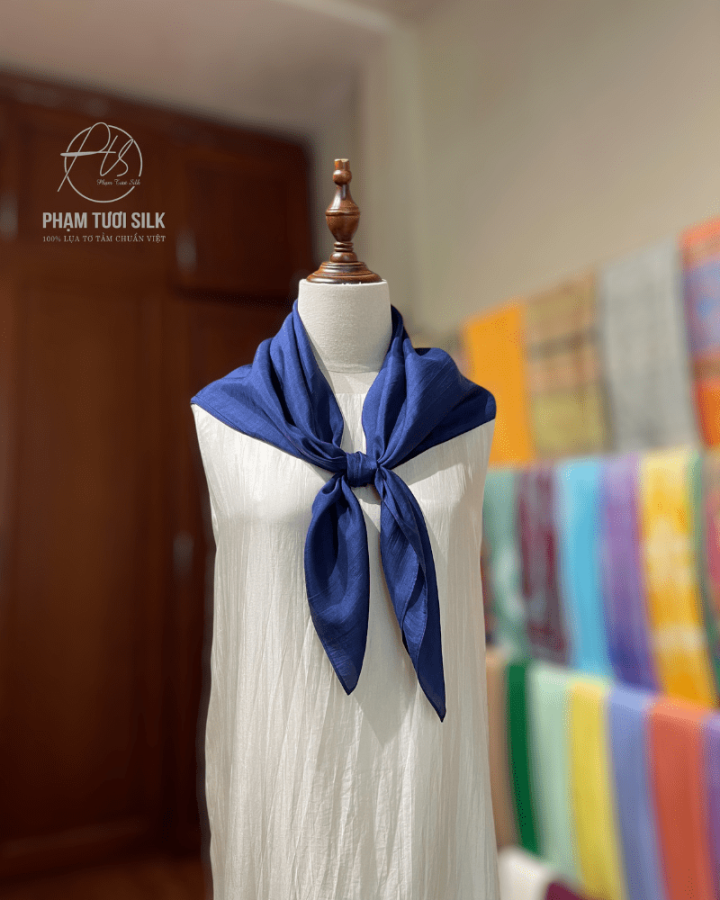 Khăn Lụa Tơ Tằm Vuông Màu Xanh Tím Than (85x85cm)