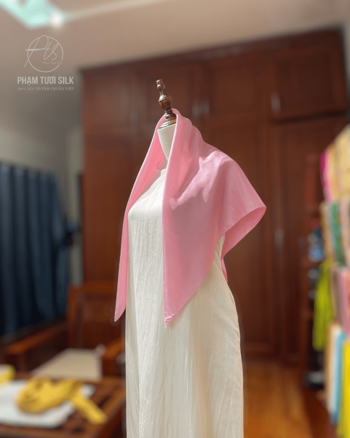 Khăn Lụa Tơ Tằm Vuông Màu Hồng (85x85cm)