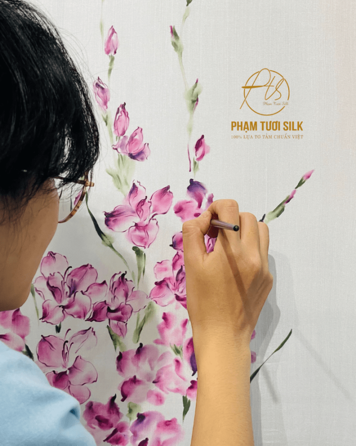 Khăn lụa tơ tằm vẽ tay hoa Rơn