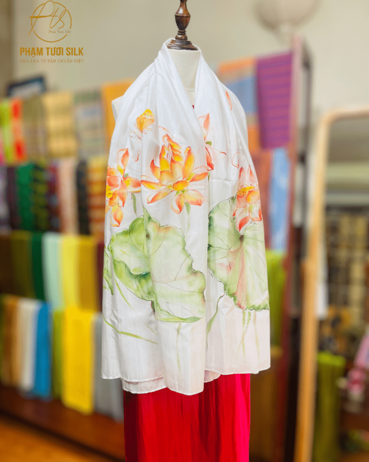 Khăn lụa tơ tằm vẽ tay hoa Sen
