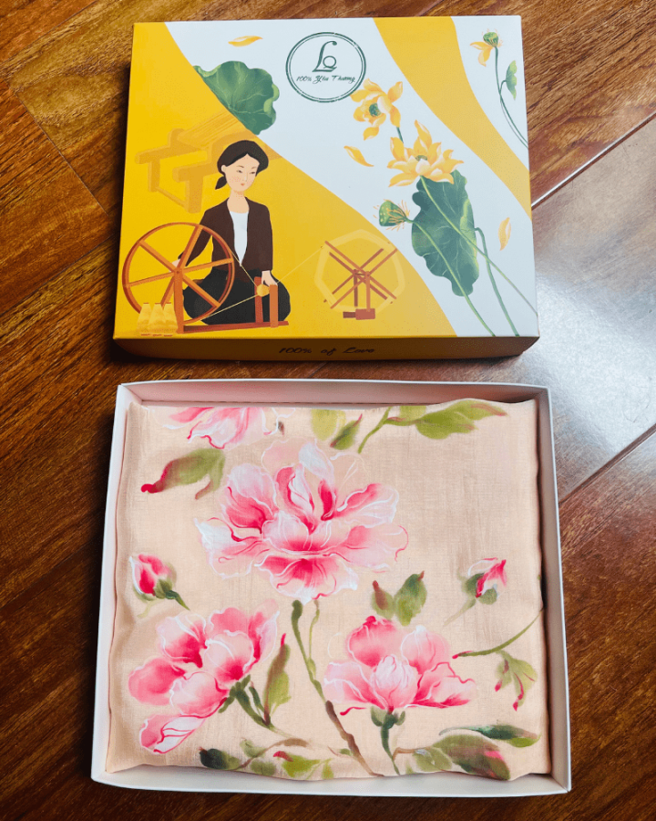 Khăn lụa tơ tằm vẽ tay