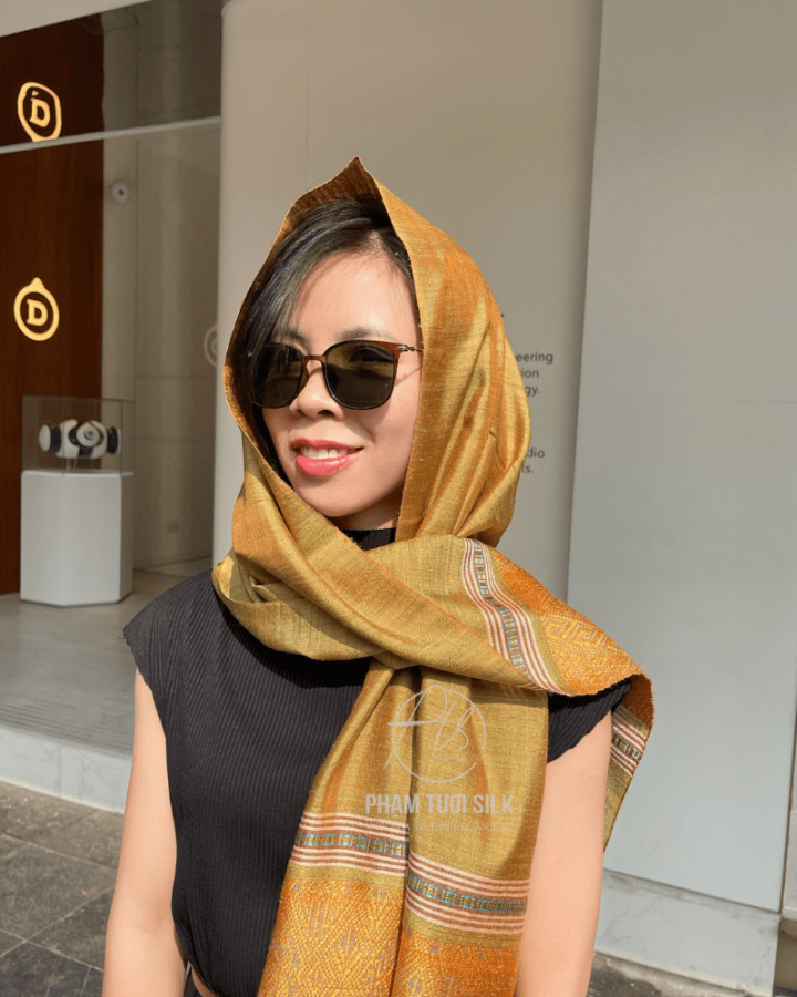 Khăn thổ cẩm tơ tằm thủ công