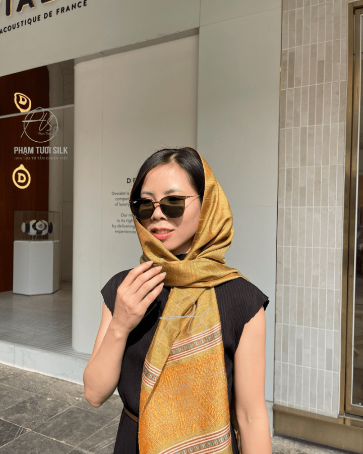 Khăn thổ cẩm tơ tằm thủ công