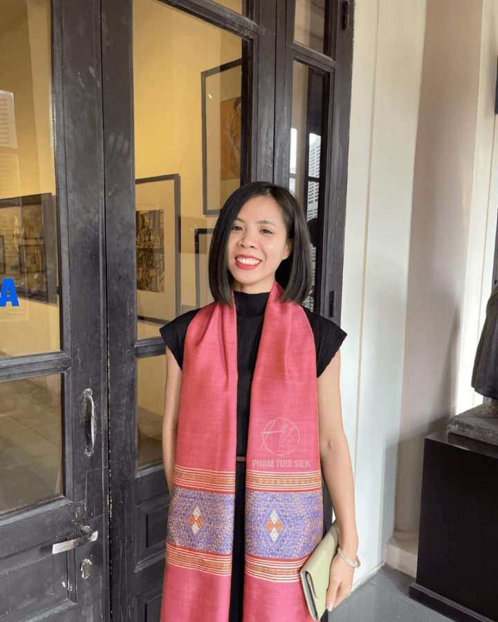 Khăn thổ cẩm tơ tằm thủ công