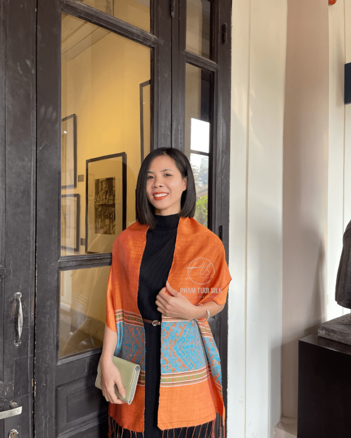 Khăn thổ cẩm tơ tằm thủ công