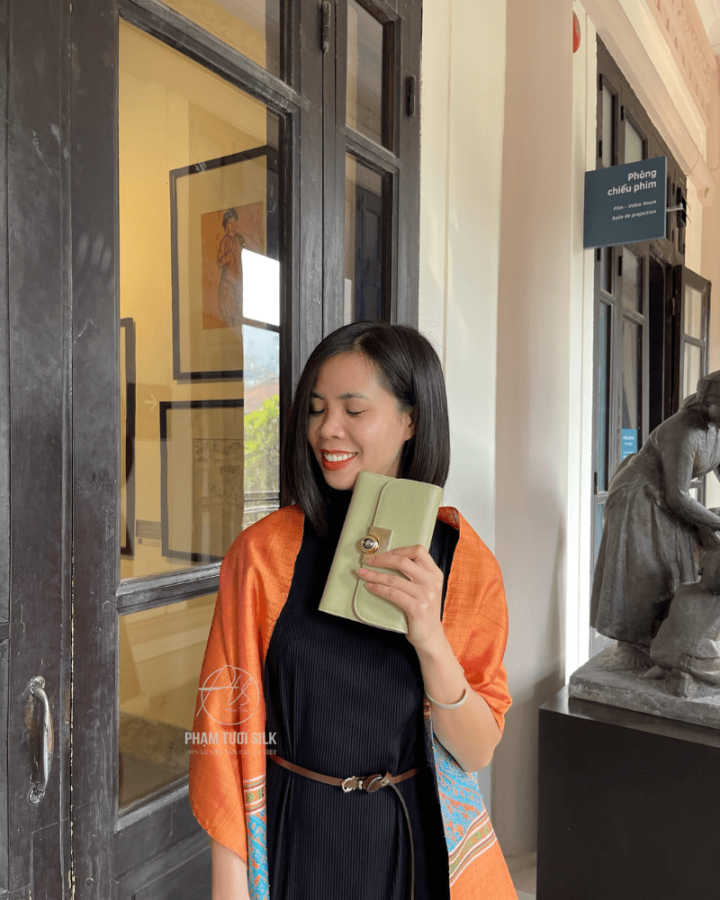 Khăn thổ cẩm tơ tằm thủ công