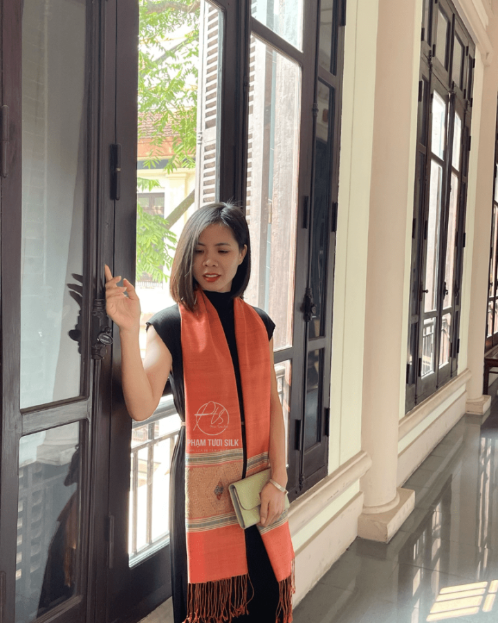 Khăn thổ cẩm tơ tằm thủ công