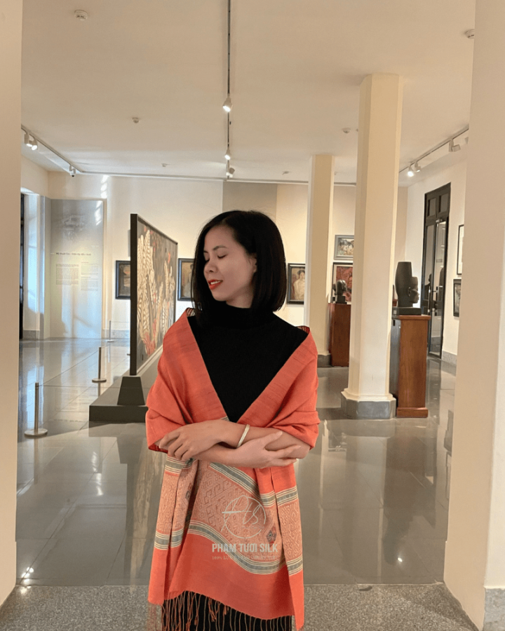 Khăn thổ cẩm tơ tằm thủ công