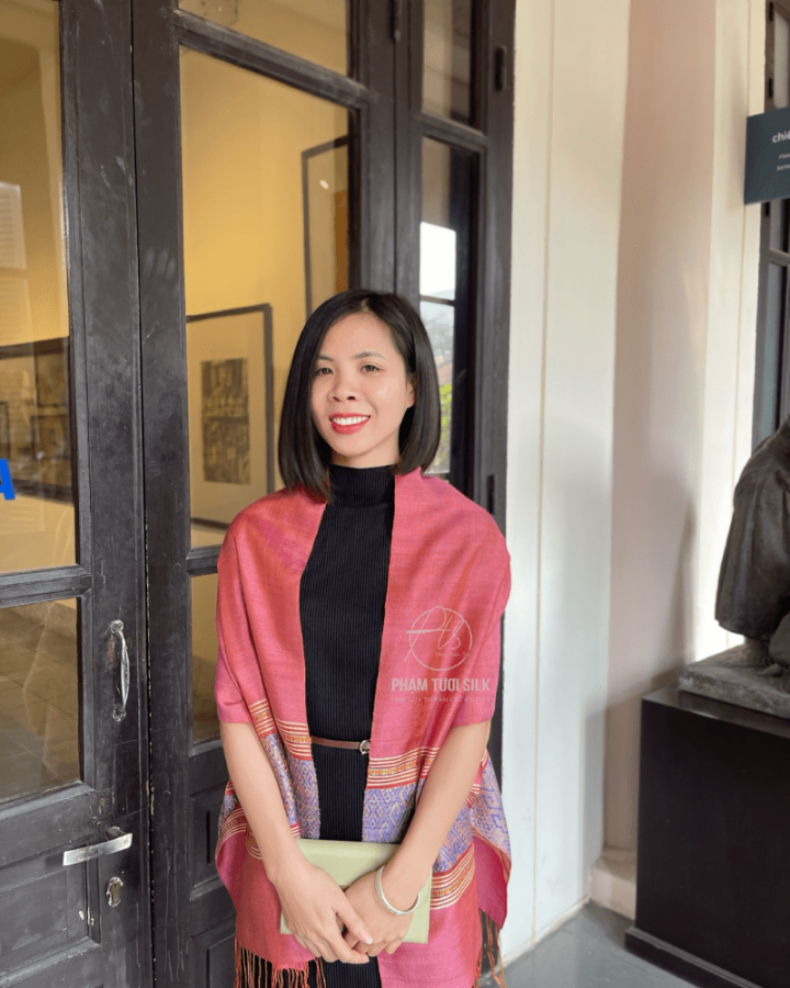 Khăn thổ cẩm tơ tằm thủ công