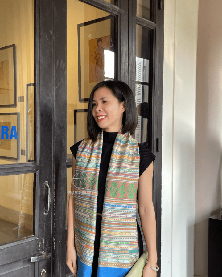 Khăn thổ cẩm tơ tằm thủ công