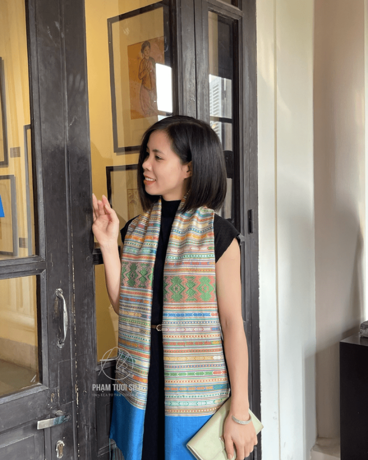 Khăn thổ cẩm tơ tằm thủ công